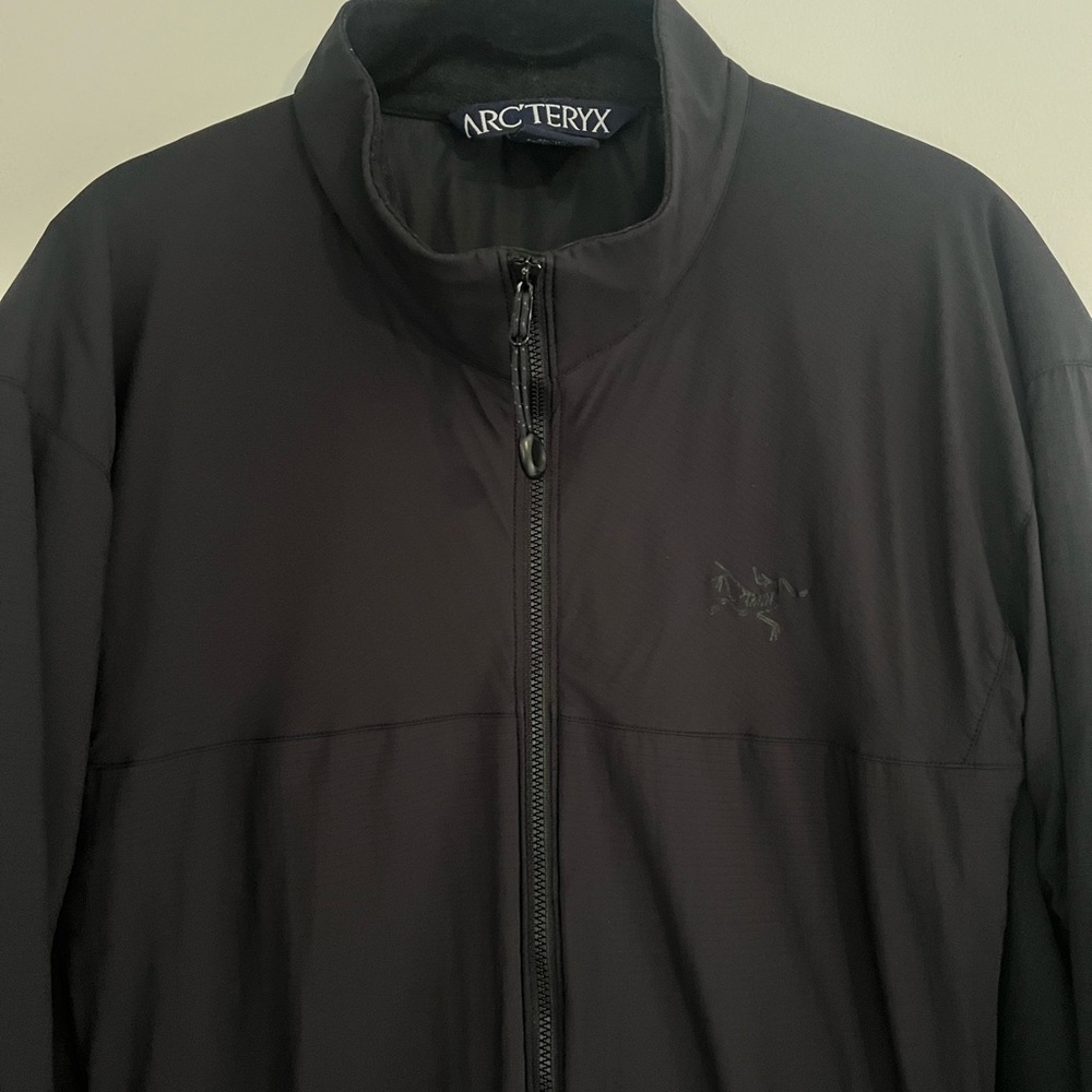 Men’s Black Arc'teryx lightweight jacket